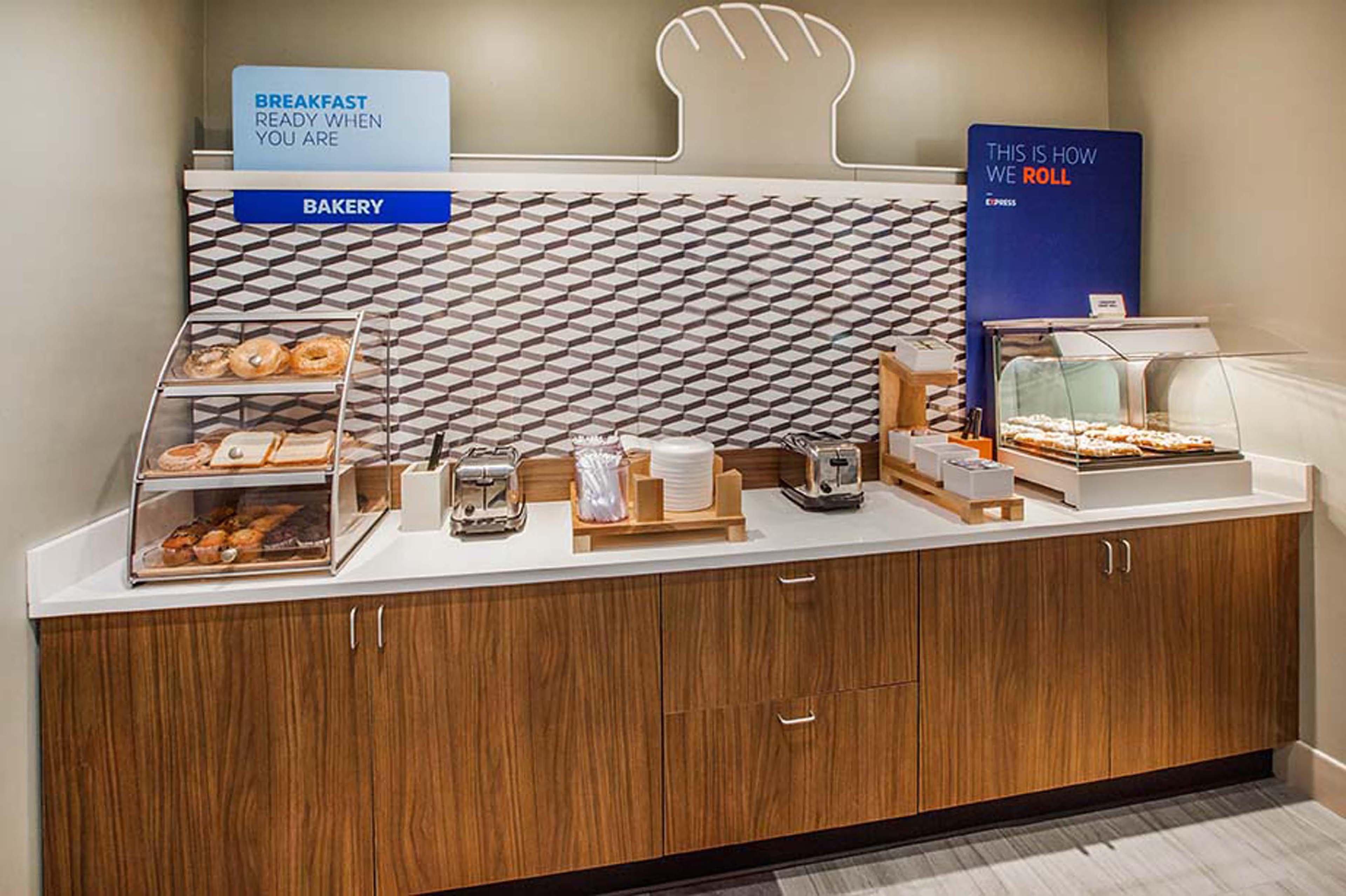 Holiday Inn Express & Suites Williams By Ihg Bagian luar foto