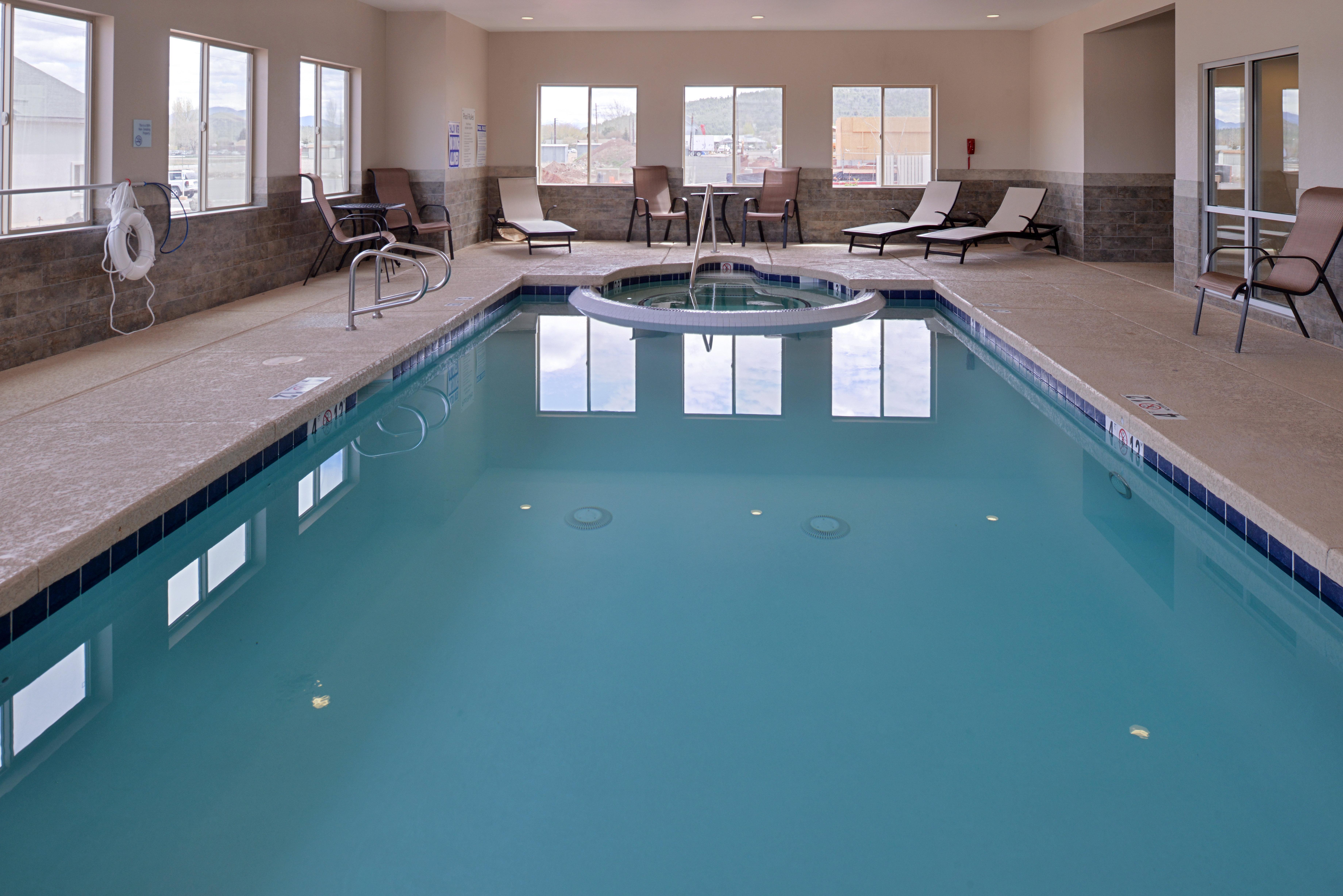 Holiday Inn Express & Suites Williams By Ihg Bagian luar foto