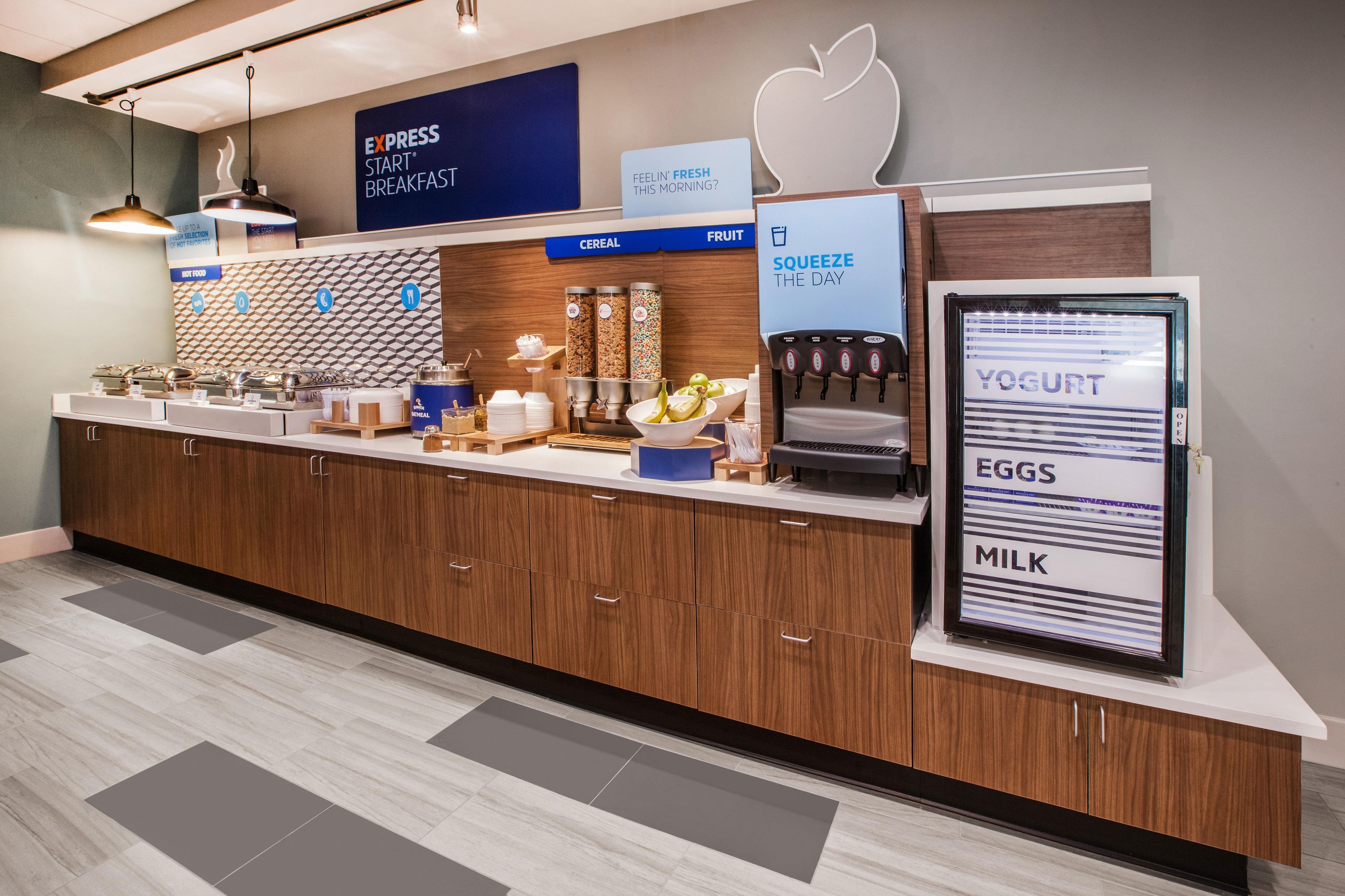 Holiday Inn Express & Suites Williams By Ihg Bagian luar foto