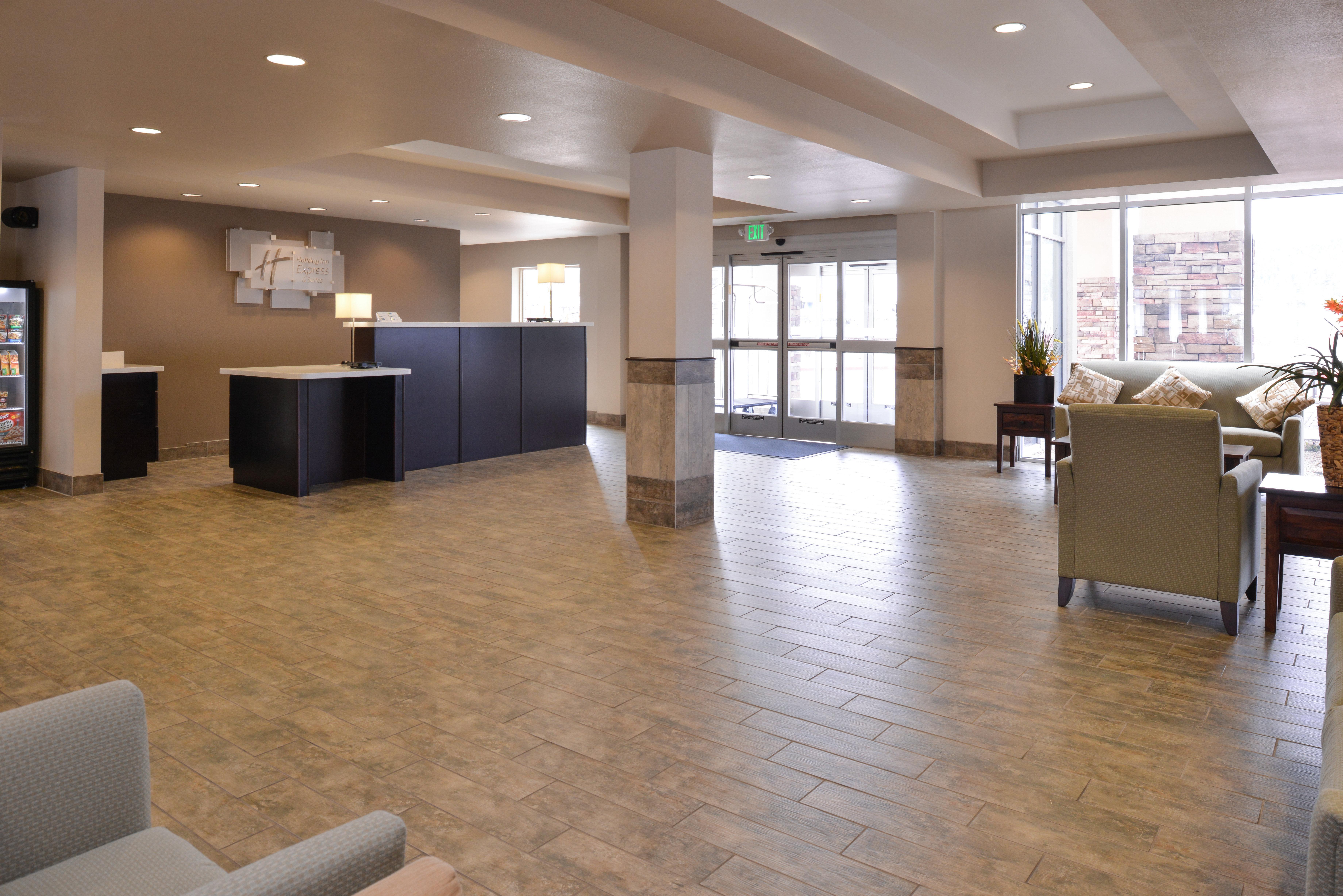 Holiday Inn Express & Suites Williams By Ihg Bagian luar foto